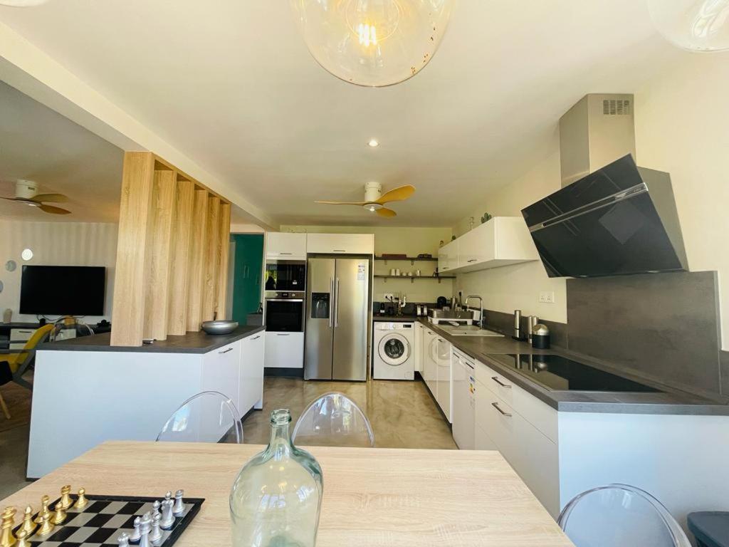 Luxury Modern - Excellent Location 50m From The Beach, Restaurants, Bars, Shops